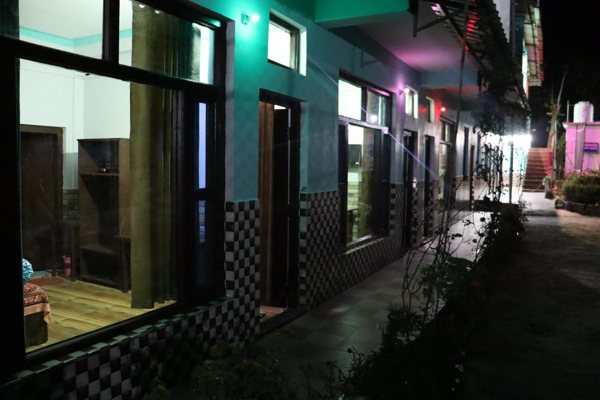 Shanti Home Stay Chaukori Extérieur photo