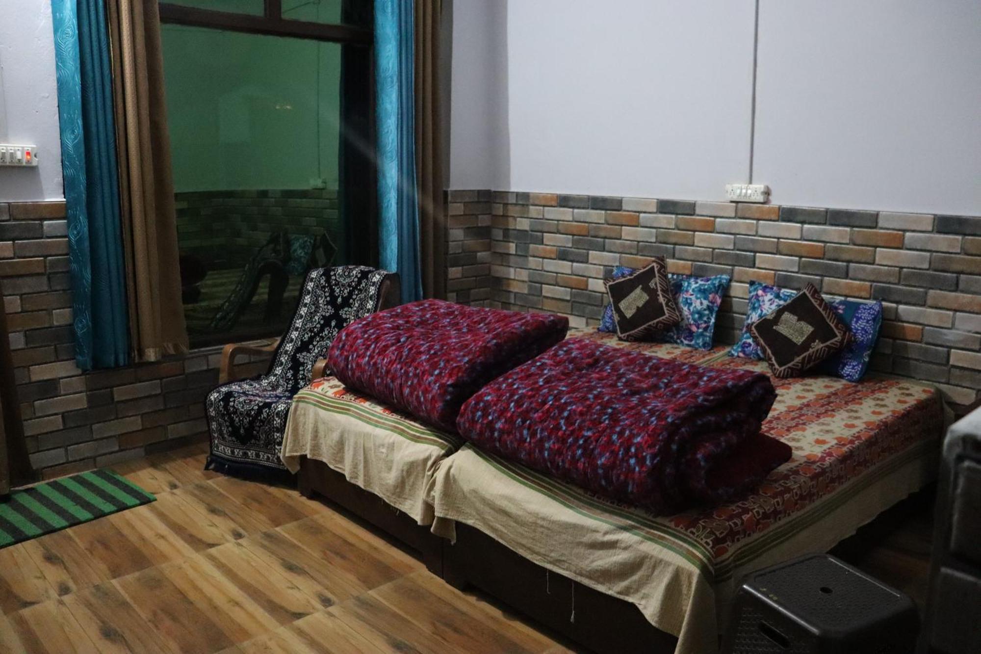 Shanti Home Stay Chaukori Extérieur photo